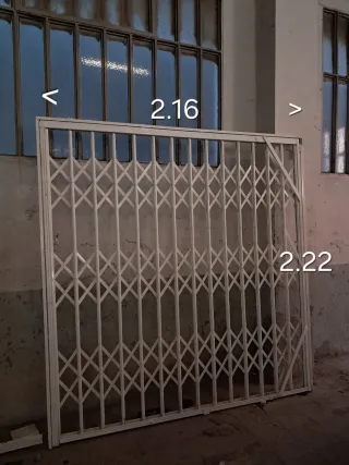 Puerta metálica reja extensible de 2.16m X 2.22m