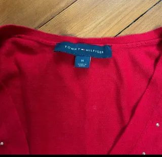 Jersey Tommy Hilfiger Rojo con Detalles Dorados Ta