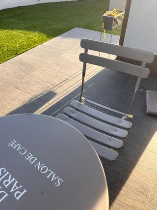 Tavolino rotondo e 2 sedie da esterno