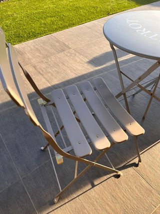 Tavolino rotondo e 2 sedie da esterno