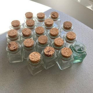 Botes de cristal con tapón de corcho