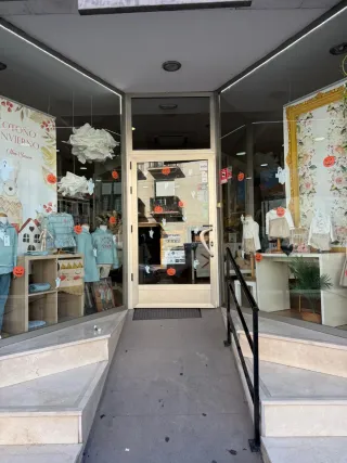 Venta mobiliario boutique de ropa infantil