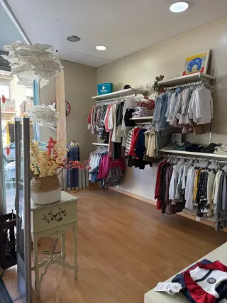 Venta mobiliario boutique de ropa infantil