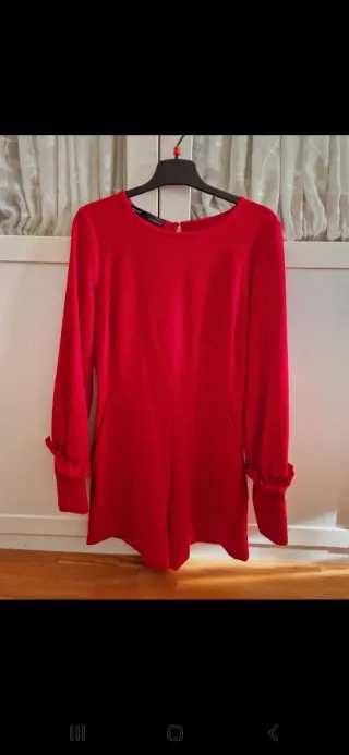 Mono rojo manga larga