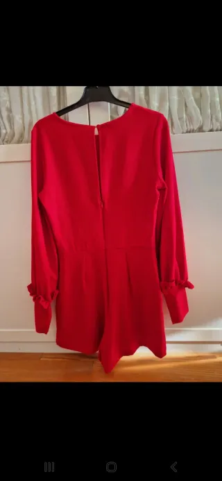 Mono rojo manga larga