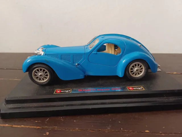 Bugatti Atlantic 1/24 Bburago Blu
