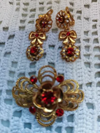 Conjunto bisutería oro y rojo, ideal atuendo regio