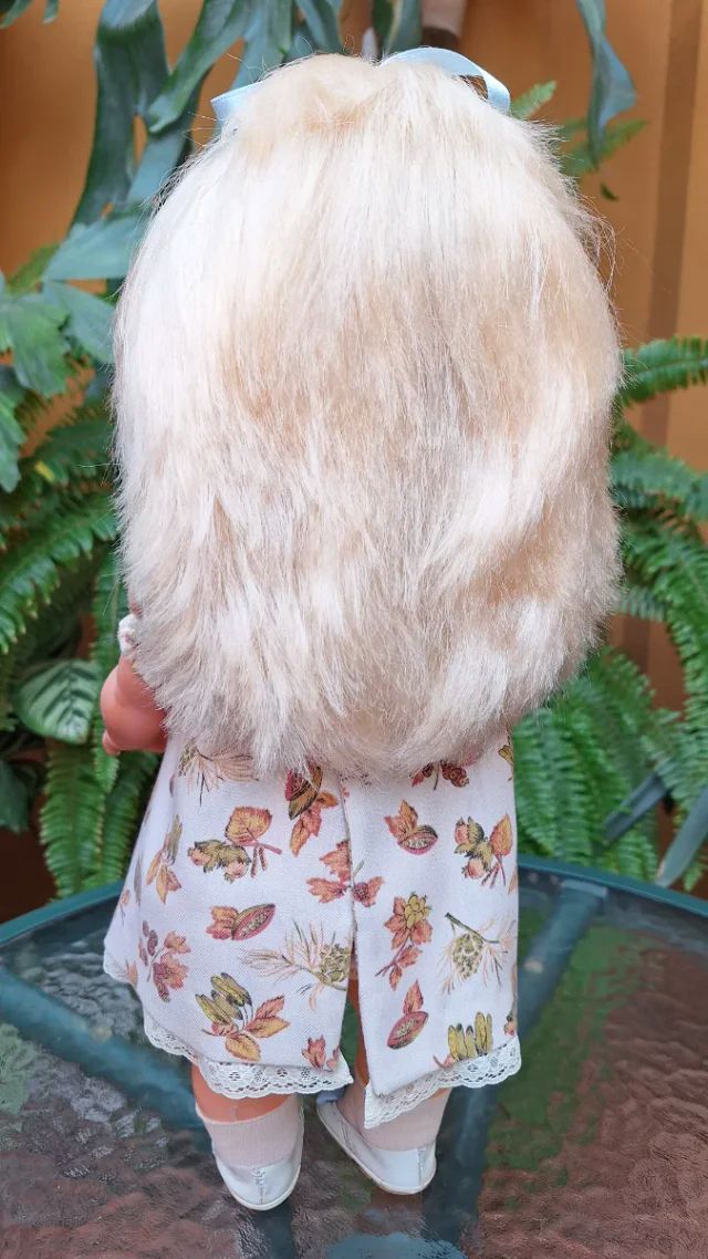 Muñeca antigua Kita rubia vestido floral