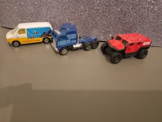 Set 3 macchinine: furgone, camion, fuoristrada