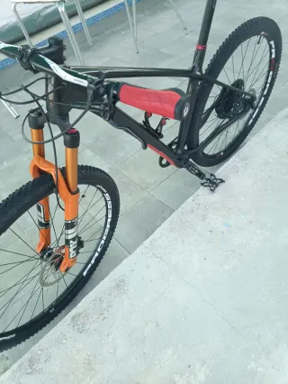 Bicicleta MTB Carbono Focus