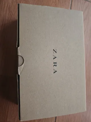 Zapatos de tacón Zara dorados