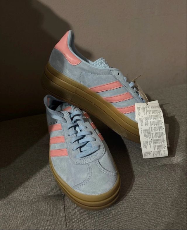 Adidas Gazelle plataforma azul y rosa