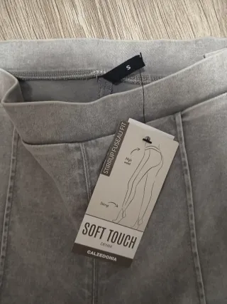 Vaqueros grises pitillo tipo leggins cintura alta