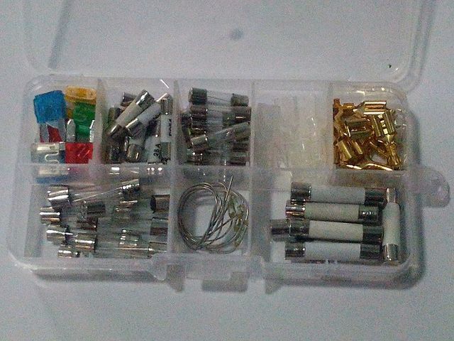 Surtido Fusibles Varios Tamaños y Amperajes