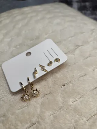 Aros de rodio con cuentas doradas y plateadas