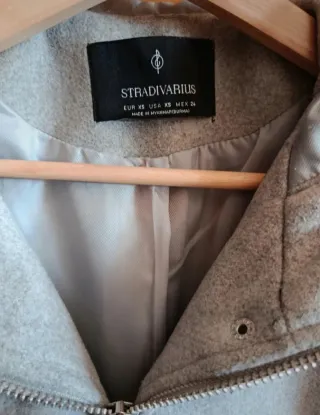 ABRIGO DE PAÑO CON CAPUCHA