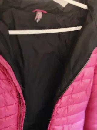 Chaqueta acolchada reversible rosa y negra