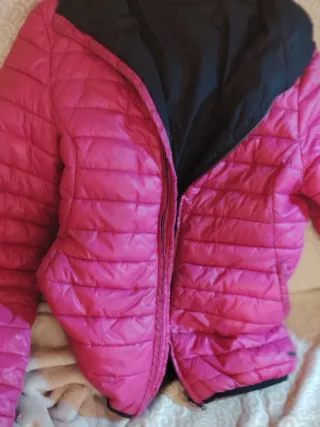 Chaqueta acolchada reversible rosa y negra
