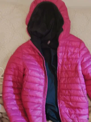 Chaqueta acolchada reversible rosa y negra