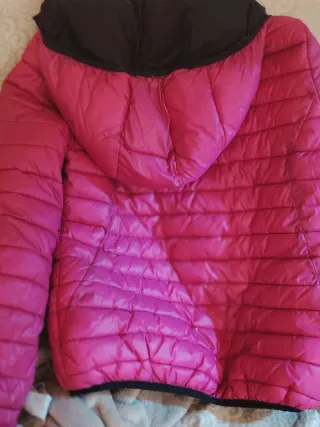 Chaqueta acolchada reversible rosa y negra