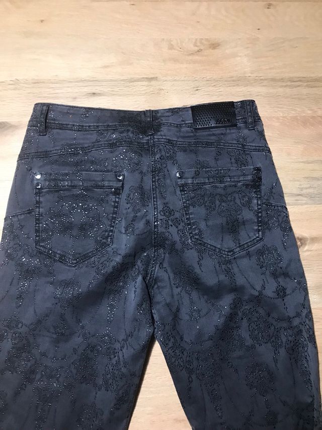 Pantalón pitillo gris Jocavi estampado