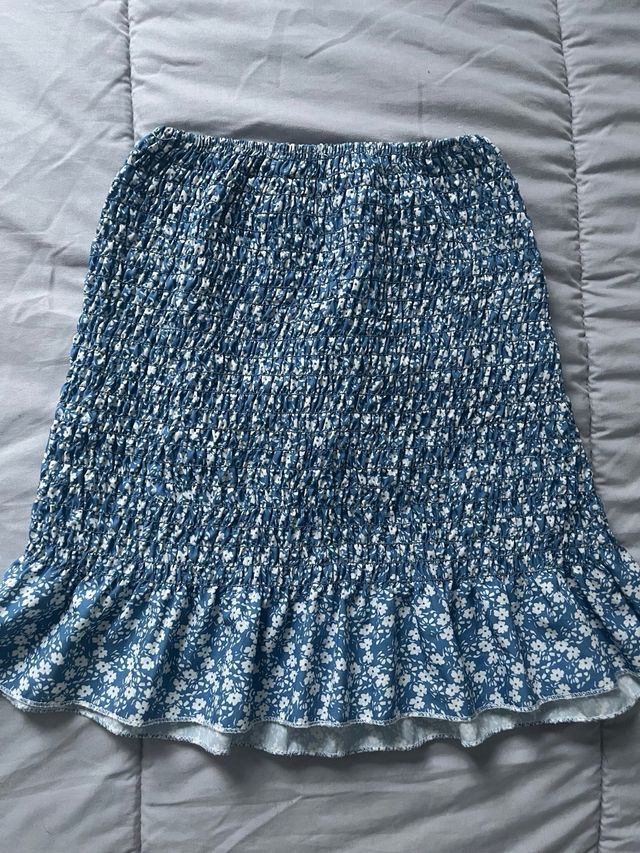 Falda midi floral azul y blanca