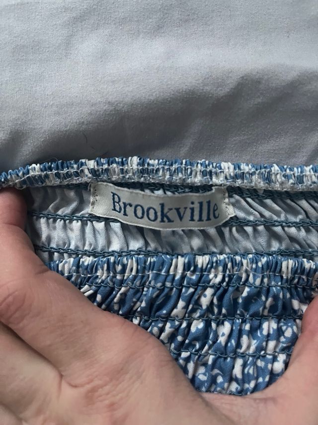 Falda midi floral azul y blanca