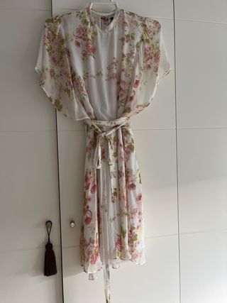 Vestido floral Zara