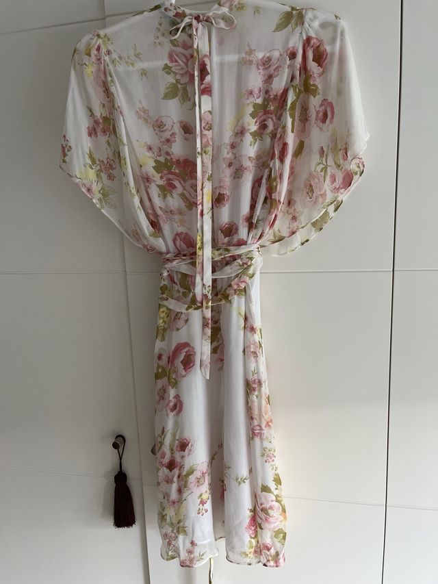 Vestido floral Zara