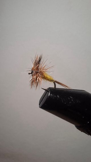 Pack regalo. 18 moscas de pesca. Artesanales