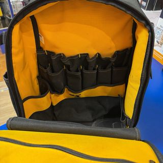 Mochila Porta Herramientas DEWALT Negra y Amarilla