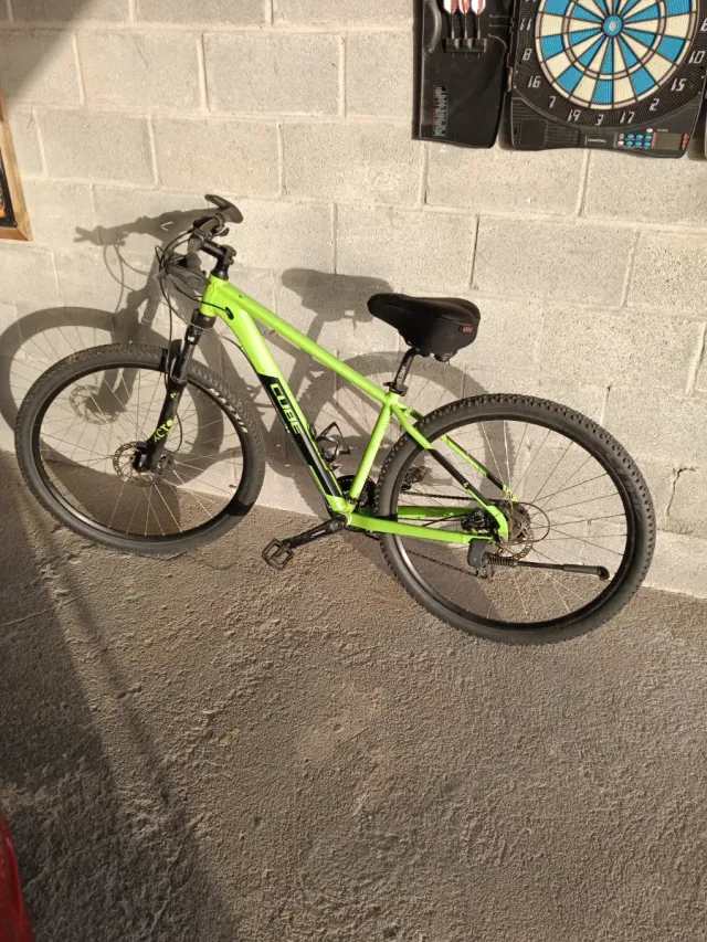 Bicicleta CUBE verde