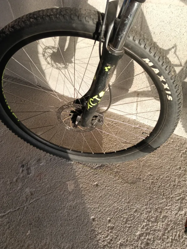 Bicicleta CUBE verde