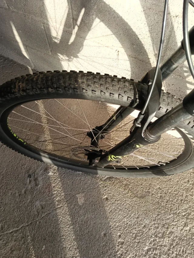 Bicicleta CUBE verde