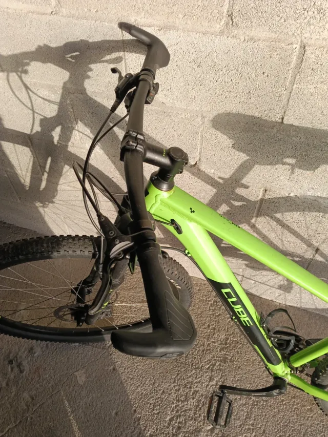 Bicicleta CUBE verde