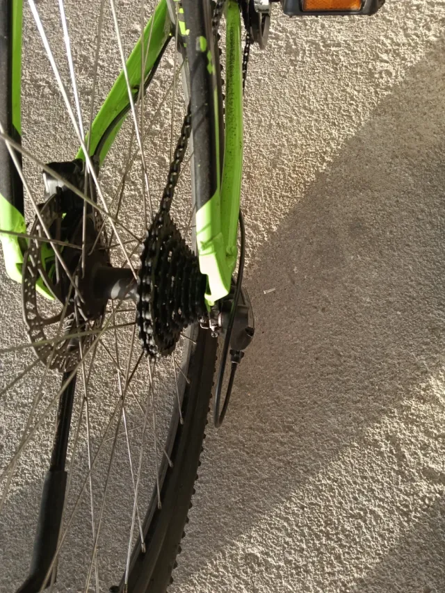 Bicicleta CUBE verde