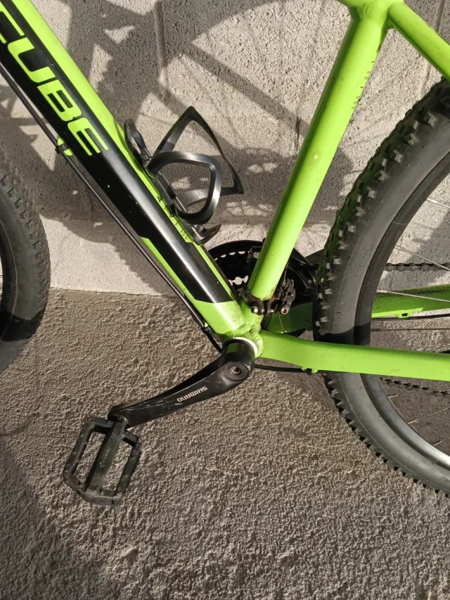 Bicicleta CUBE verde