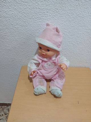 Muñeca bebé rosa con osito