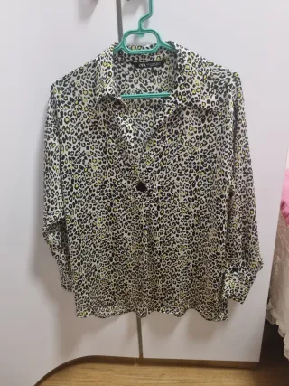 Camisa Zara Estampado Animal Talla M