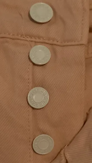 Pantalón vaquero rosa desgastado