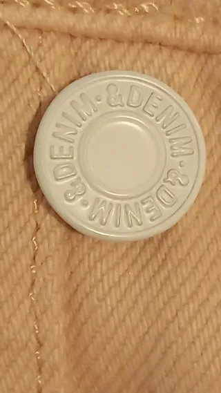 Pantalón vaquero rosa desgastado