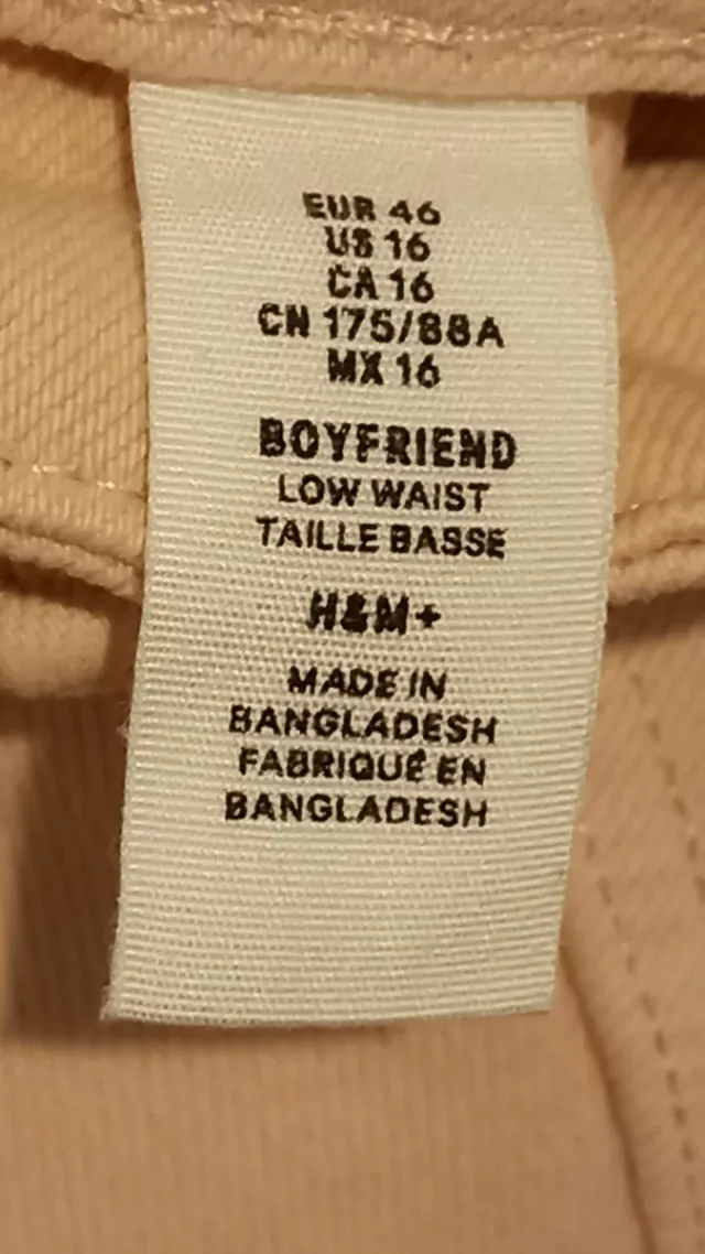 Pantalón vaquero rosa desgastado