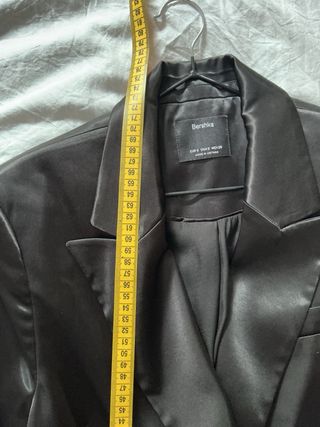 Blazer Bershka satinado con cinturón