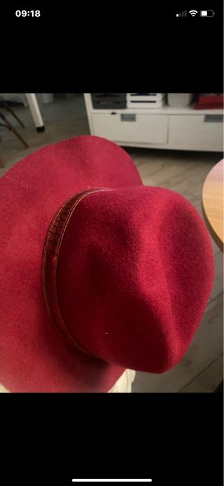 Cappello Carpisa Borgogna con nastro pelle