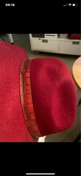 Cappello Carpisa Borgogna con nastro pelle