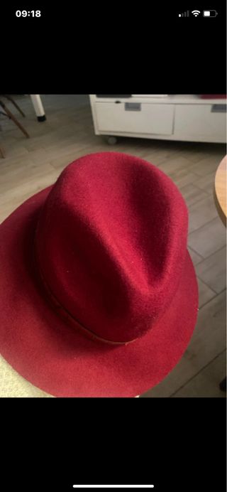 Cappello Carpisa Borgogna con nastro pelle