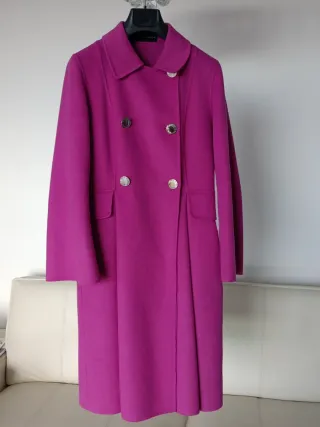 Abrigo Purificación García, color buganvilla.