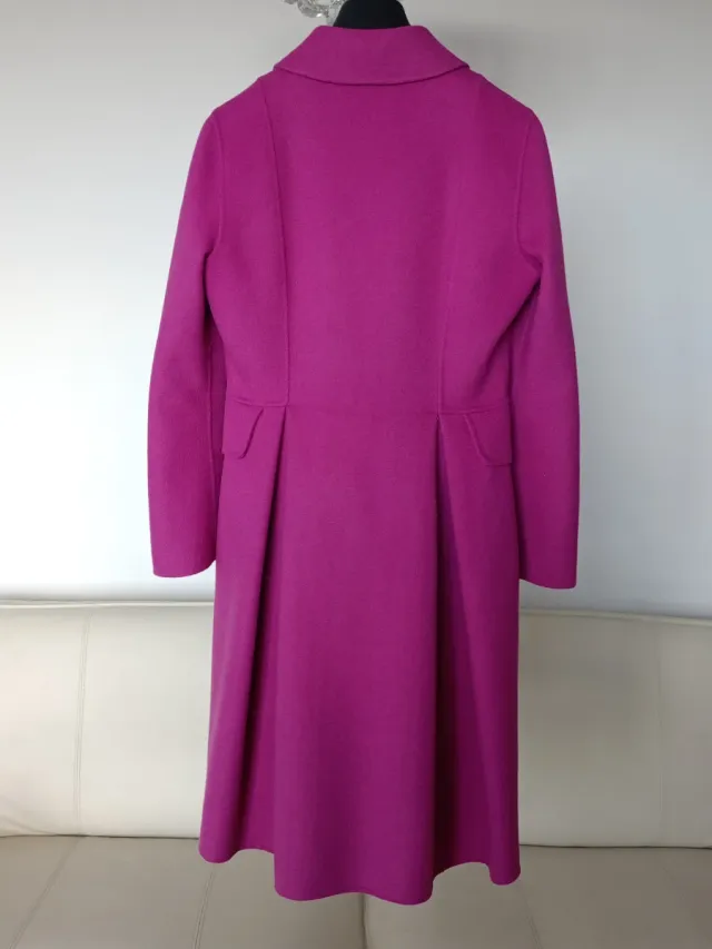 Abrigo Purificación García, color buganvilla.
