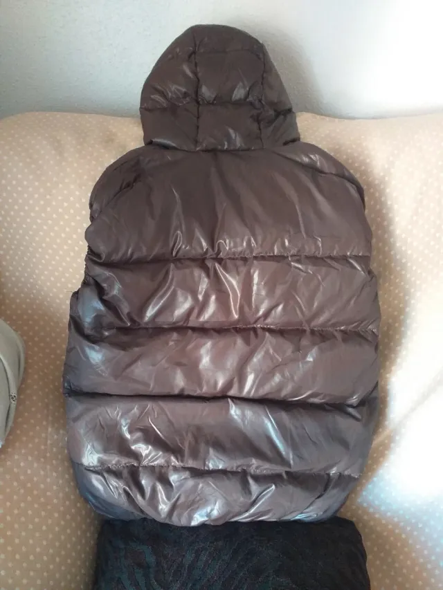 Chaleco de plumas marrón