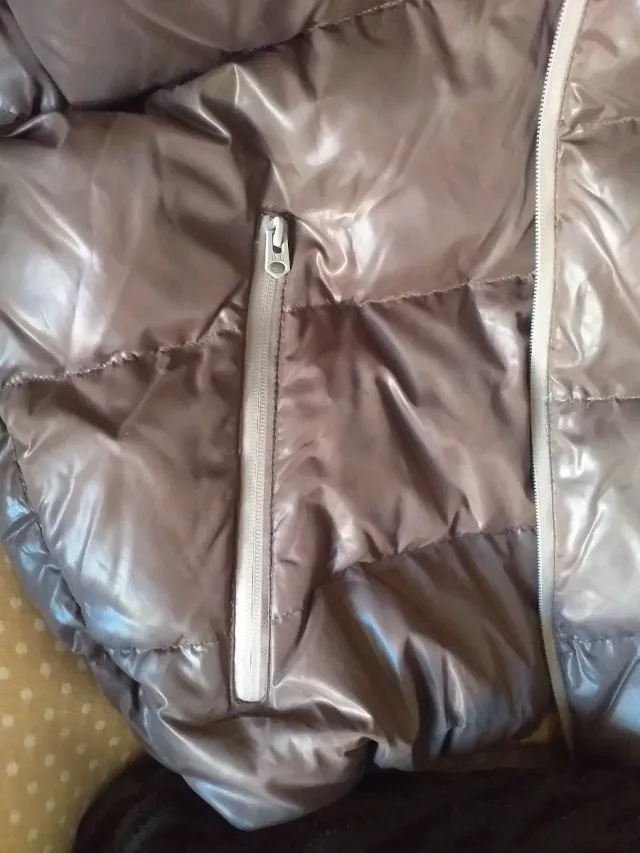 Chaleco de plumas marrón